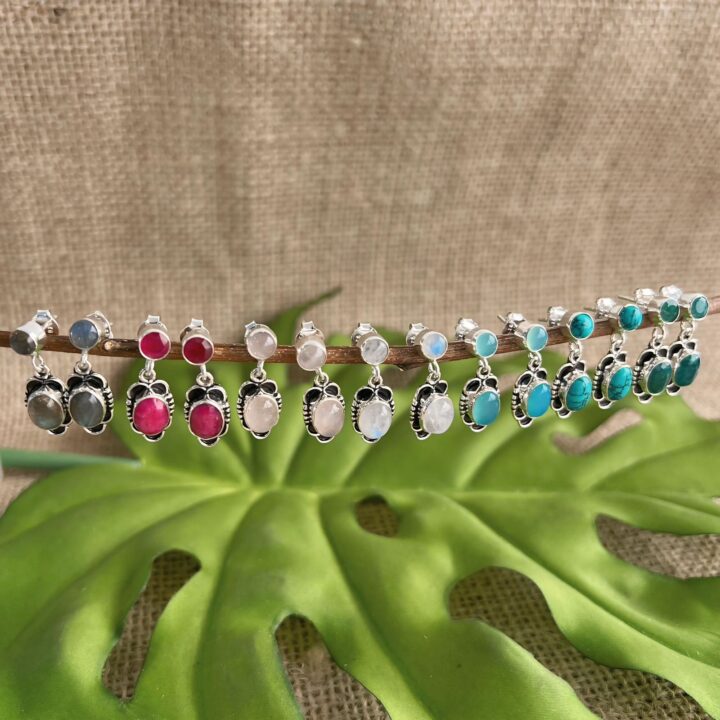 15297710971-whatsapp-image-2024-08-27-at-14-46-25.jpeg BRINCO PENDURADO / PEDRA NATURAL - PRATA BALI 925