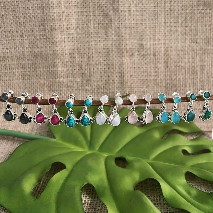 15297732413-whatsapp-image-2024-08-27-at-16-24-48.jpeg BRINCO PENDURADO / PEDRA NATURAL - PRATA BALI 925