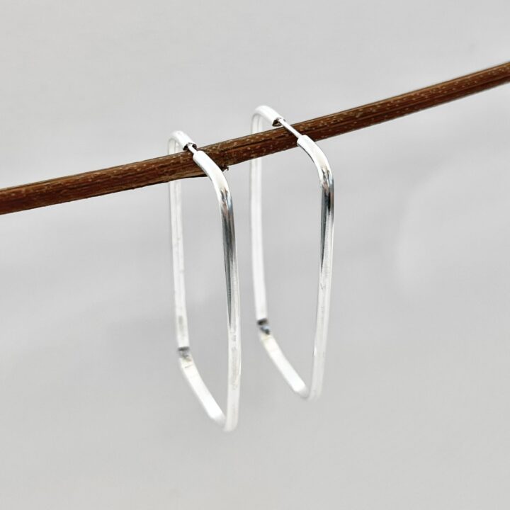 15298114415-whatsapp-image-2024-08-05-at-16-15-02.jpeg ARGOLA RETANGULAR - PRATA 925