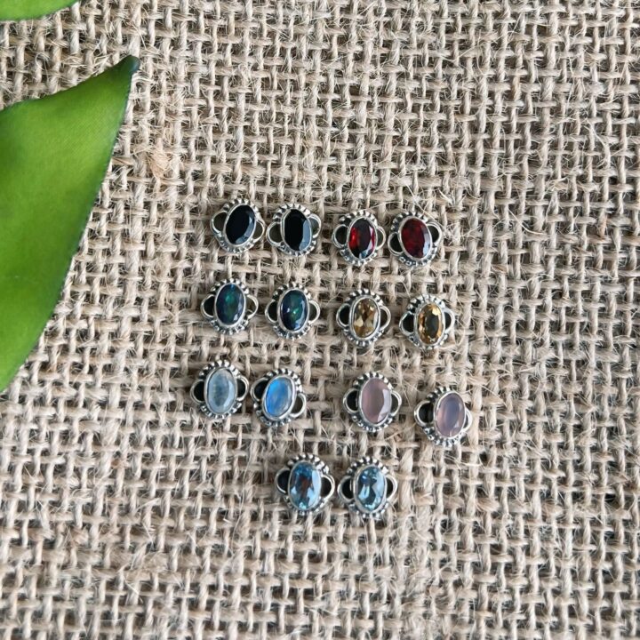 15297563174-whatsapp-image-2024-08-27-at-10-42-21.jpeg BRINCO OVAL / PEDRA NATURAL - PRATA BALI 925