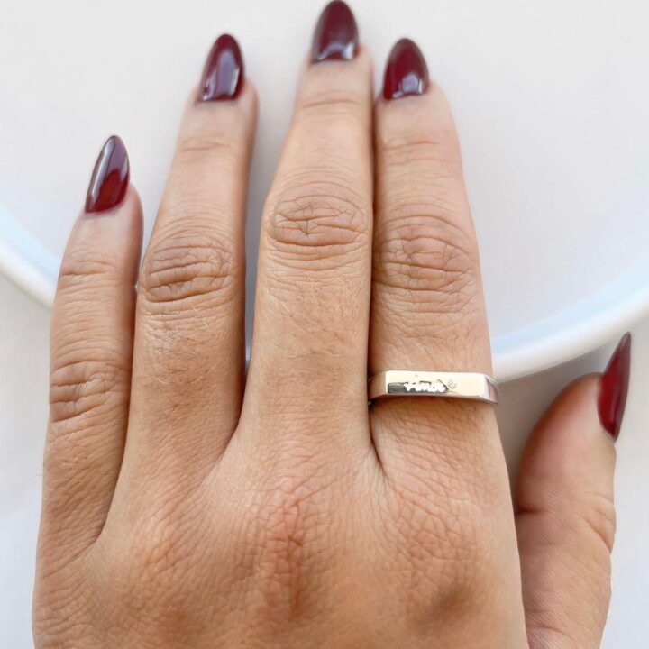 15298536449-whatsapp-image-2024-09-03-at-08-51-37.jpeg ANEL QUADRADO AMOR - PRATA 925