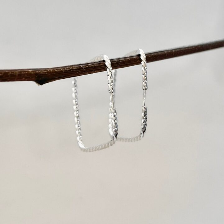 15298589341-whatsapp-image-2024-08-07-at-08-50-58.jpeg ARGOLA QUADRADA - PRATA 925