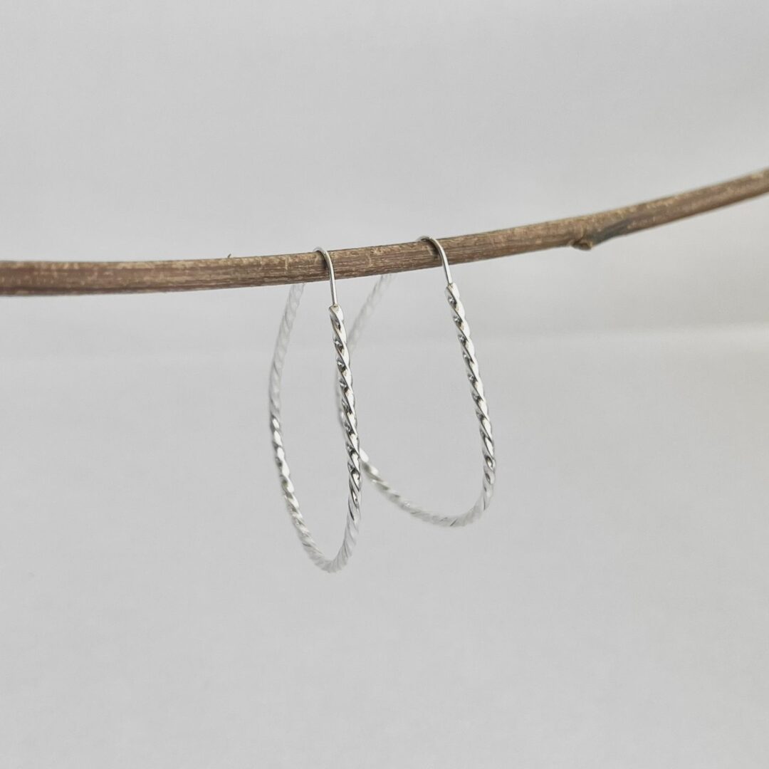 15299053289-whatsapp-image-2024-09-05-at-09-19-44.jpeg Argola Gota Torcida- Prata 925