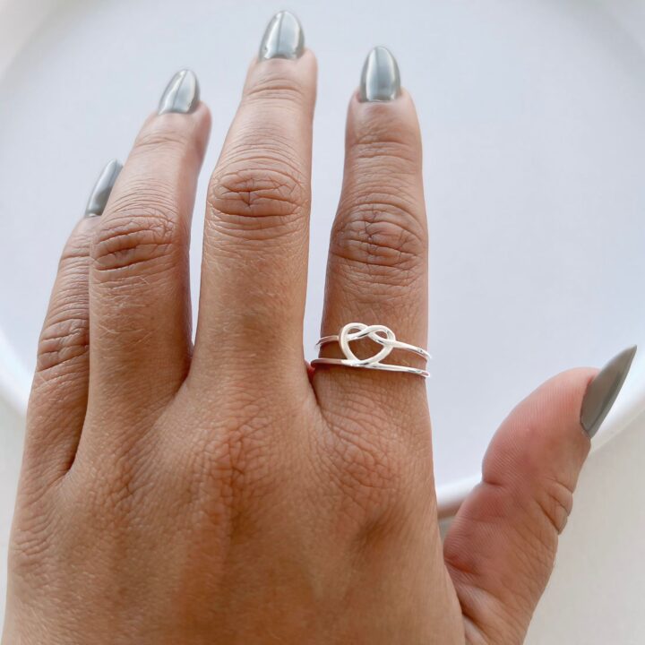 15302714323-whatsapp-image-2024-09-25-at-16-59-18.jpeg ANEL CORAÇÃO ARO DUPLO - PRATA 925