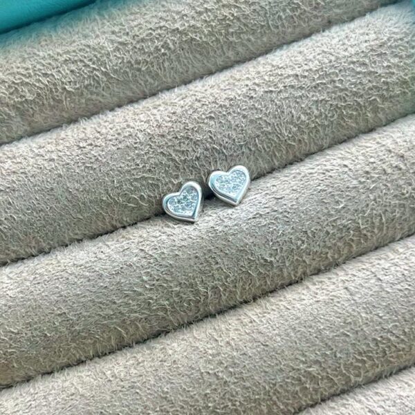 BRINCO CORAÇÃO COM ZIRCÔNIAS - PRATA  925