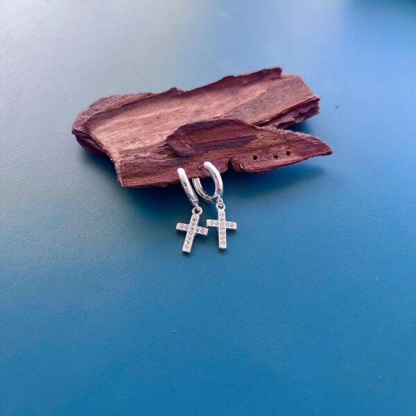 ARGOLINHA COM PINGENTE CRUCIFIXO - PRATA 925