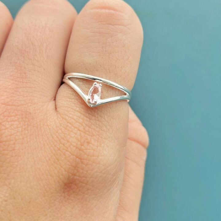 15266452173-whatsapp-image-2024-04-25-at-14-23-22-1.jpeg ANEL ZIRCÔNIA QUARTZO ROSA - PRATA 925