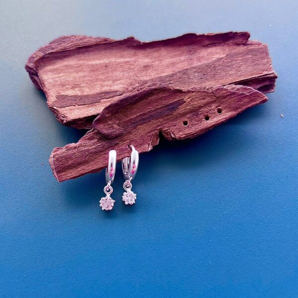 ARGOLINHA COM PINGENTE FLORZINHA- PRATA 925