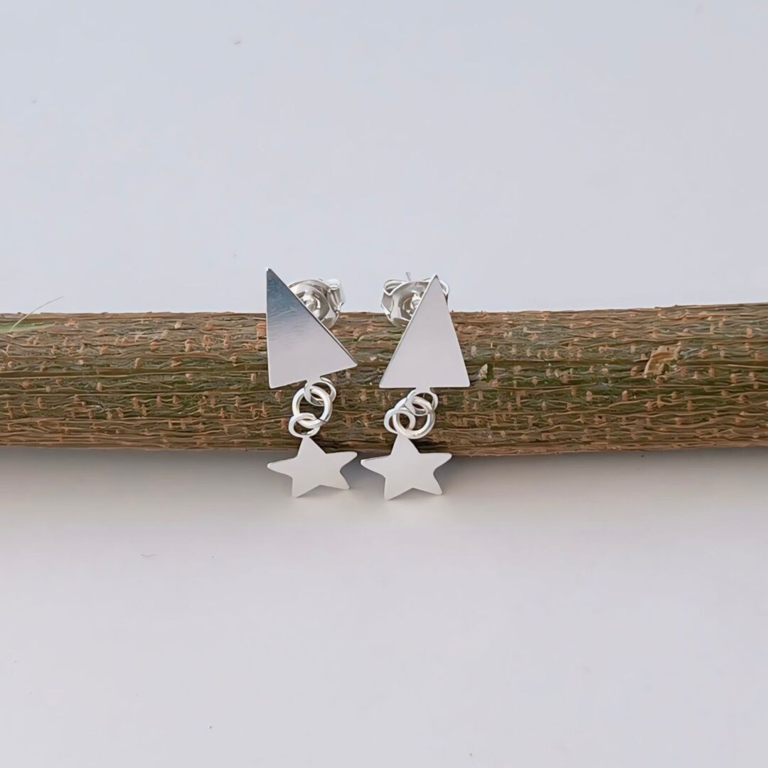 BRINCO TRIÂNGULO COM ESTRELA - PRATA 925