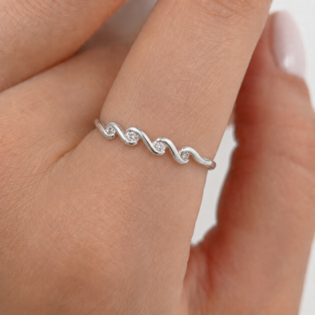 Anel Ondas Com Zircônias Prata 925