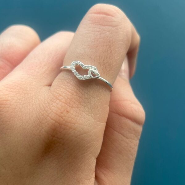 ANEL CORAÇÃO ENTRELAÇADO COM ZIRCÔNIAS - PRATA 925