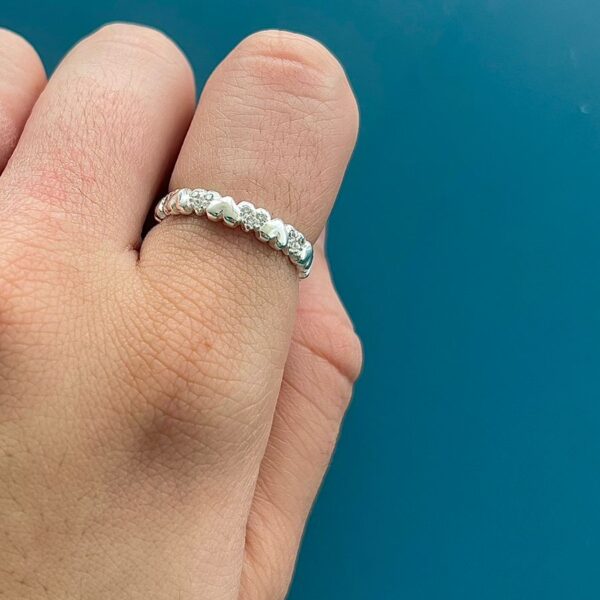 ANEL CORAÇÕES CRAVEJADOS - PRATA 925