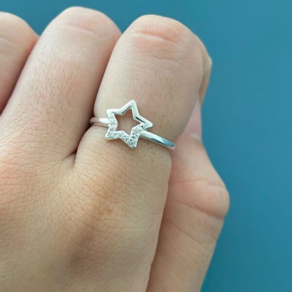 ANEL ESTRELA COM ZIRCÔNIAS - PRATA 925