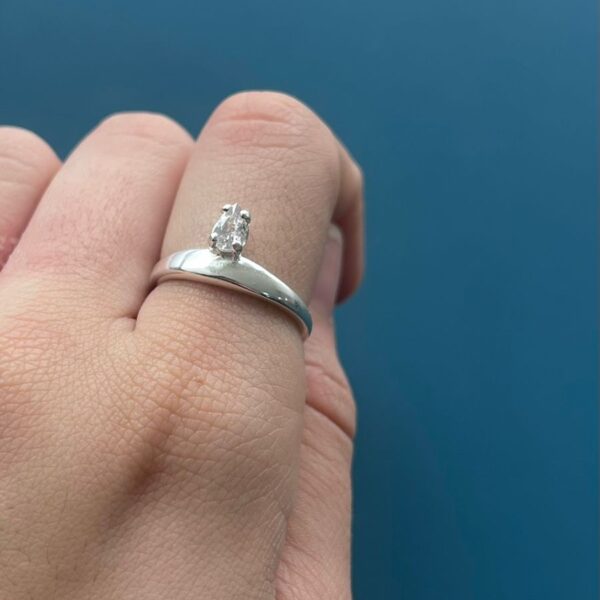 ANEL SOLITÁRIO GOTA PRATA 925