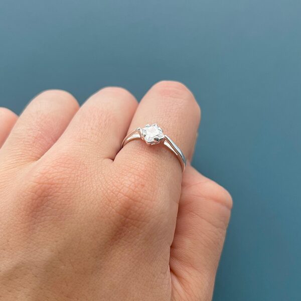 ANEL SOLITÁRIO ANDY ZIRCÔNIA QUADRADA - PRATA 925