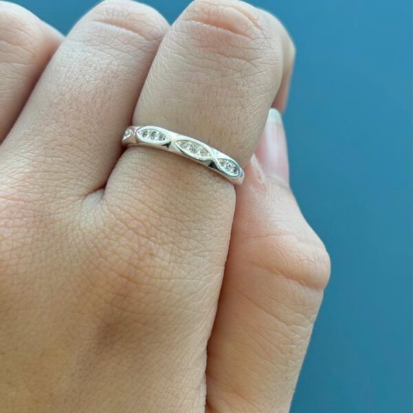 ANEL ZIRCÔNIAS TRANÇADO  - PRATA 925