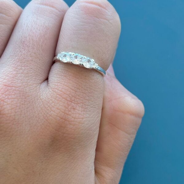 ANEL COM ZIRCÔNIAS - PRATA 925