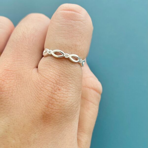 ANEL COM ZIRCÔNIAS - PRATA 925