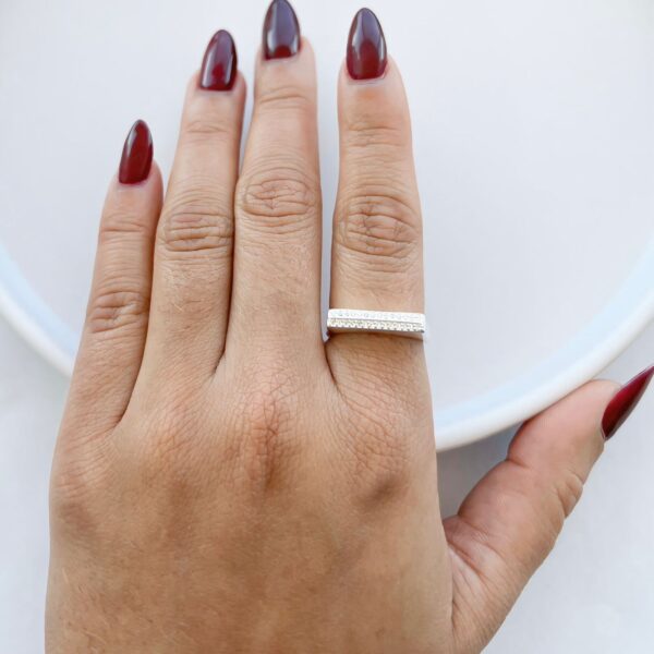 ANEL QUADRADO CRAVEJADO - PRATA 925 - 19