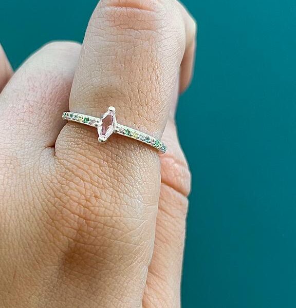 ANEL LOSANGO QUARTZO ROSA - PRATA 925