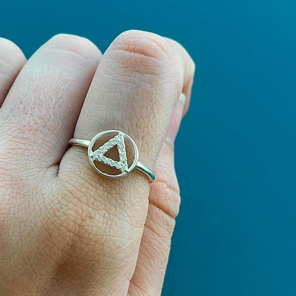 ANEL CÍRCULO COM TRIÂNGULO - PRATA 925