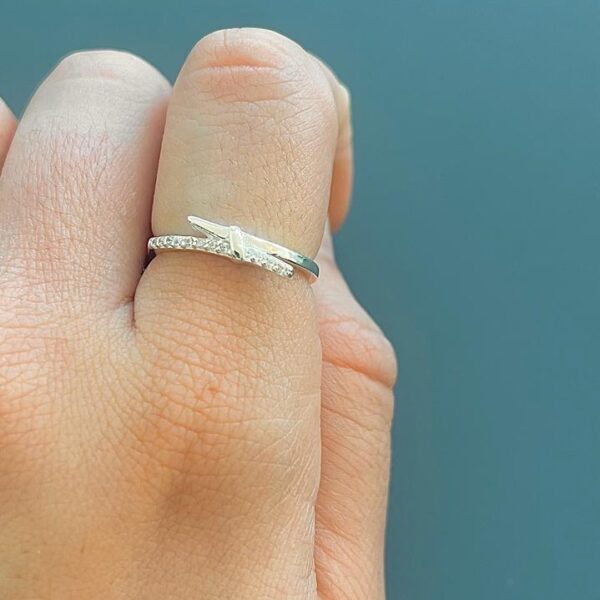 ANEL ZIRCÔNIAS - PRATA 925 - 18