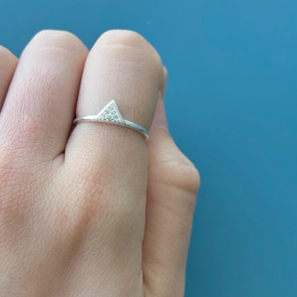 ANEL TRIÂNGULO - PRATA 925