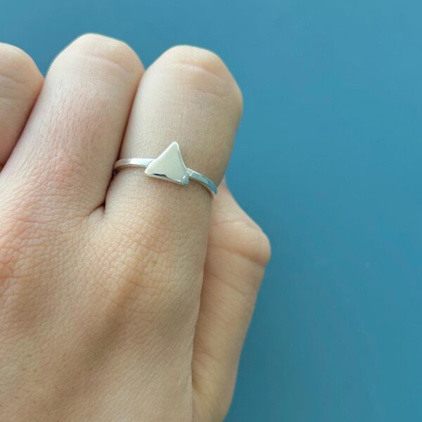 ANEL TRIÂNGULO- PRATA 925