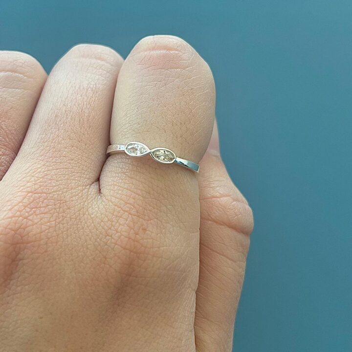 15280095944-whatsapp-image-2024-06-20-at-13-02-56.jpeg ANEL INFINITO COM ZIRCÔNIA - PRATA 925