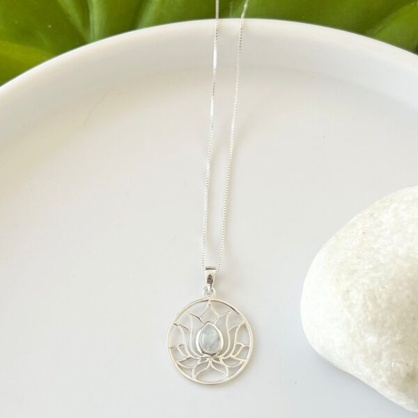 COLAR FLOR DE LÓTUS / PEDRA NATURAL - PRATA BALI 925 - PEDRA DA LUA