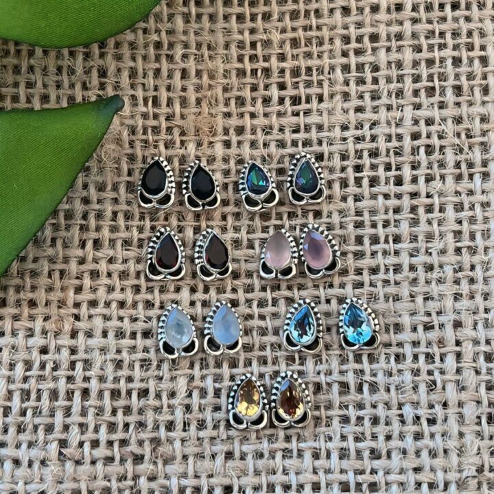 15295453644-whatsapp-image-2024-08-14-at-13-56-11.jpeg BRINCO GOTA / PEDRA NATURAL - PRATA BALI 925