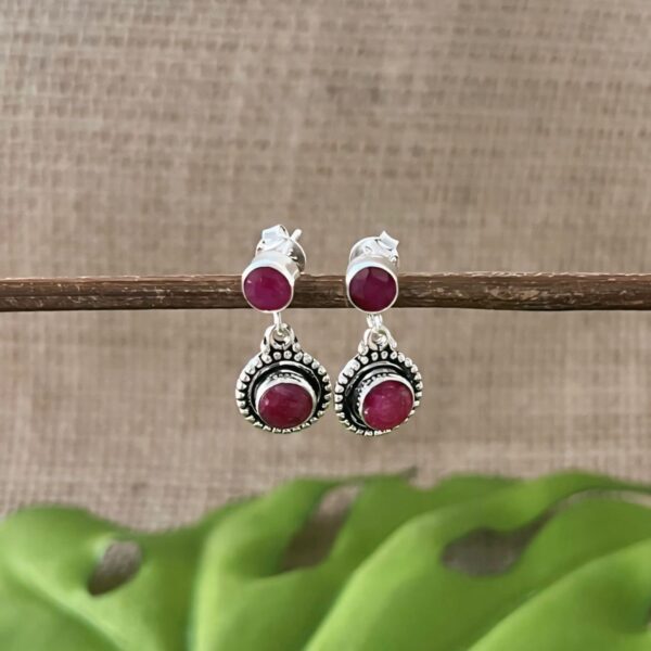 BRINCO PENDURADO / PEDRA NATURAL - PRATA BALI 925 - Rubi