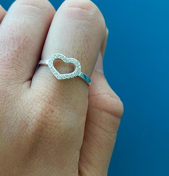 ANEL CORAÇÃO VAZADO CRAVEJADO - PRATA 925