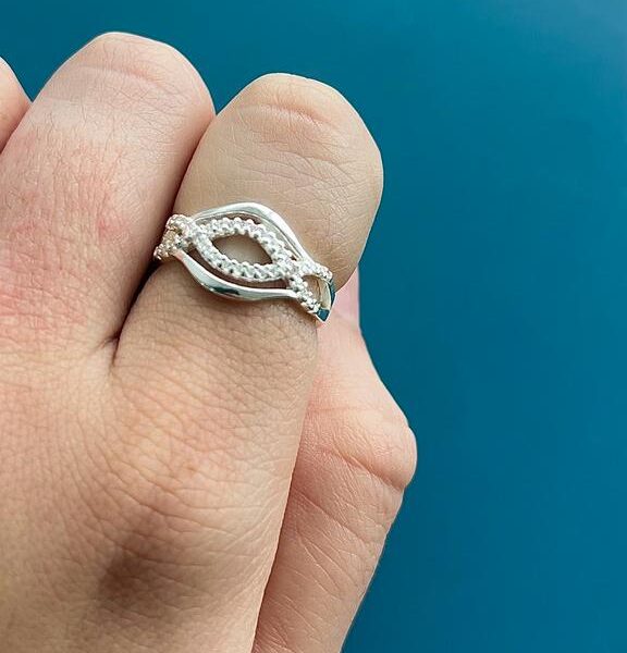 ANEL INFINITO CRAVEJADO - PRATA 925