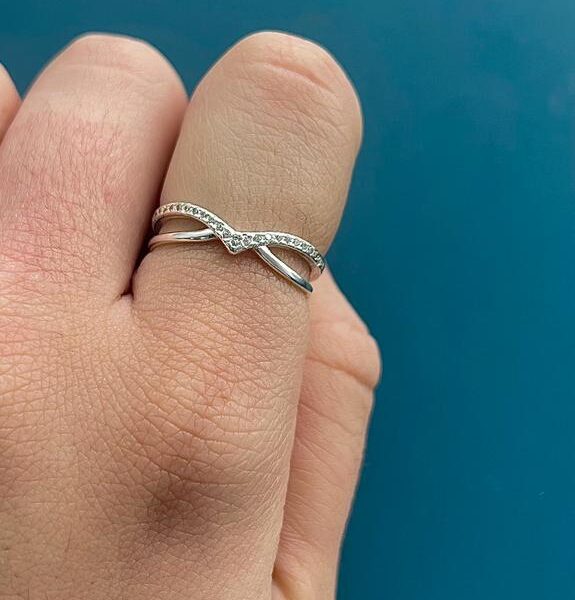 ANEL V CRAVEJADO - PRATA 925 - 19