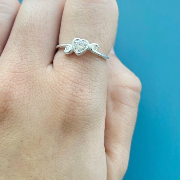 ANEL CORAÇÃO COM ZIRCÔNIAS - PRATA 925