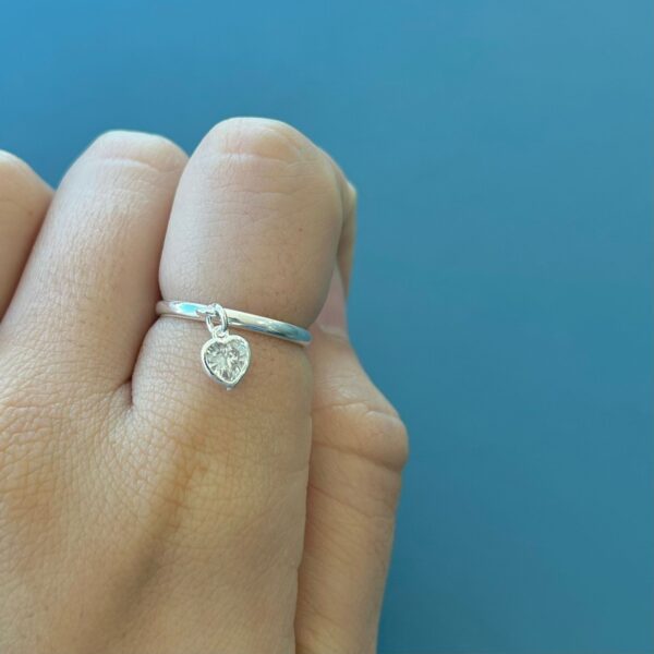 ANEL COM PINGENTE CORAÇÃO ZIRCONIA CRISTAL - PRATA 925