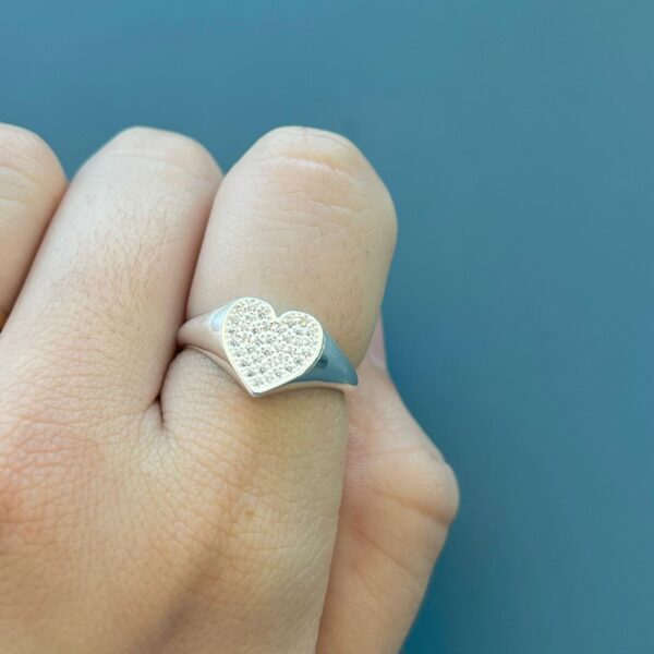 ANEL CORAÇÃO CRAVEJADO - PRATA 925 - 22