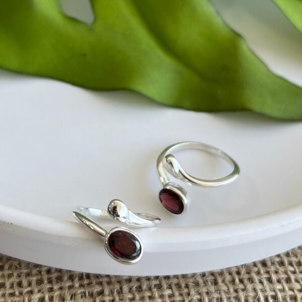 ANEL REGULÁVEL OVAL / PEDRAS NATURAIS - PRATA BALI 925 - Rubi, 14