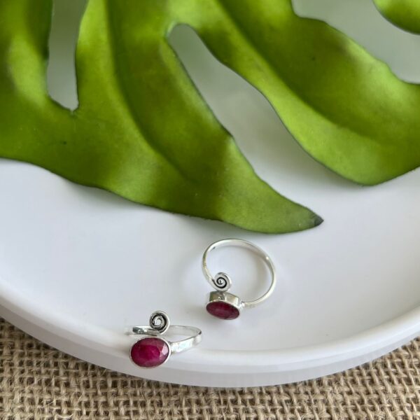 ANEL REGULÁVEL OVAL / PEDRAS NATURAIS - PRATA BALI 925 - Rubi, 21