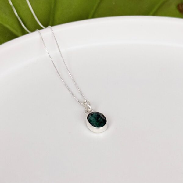 COLAR OVAL / PEDRA NATURAL - PRATA BALI 925 - Esmeralda