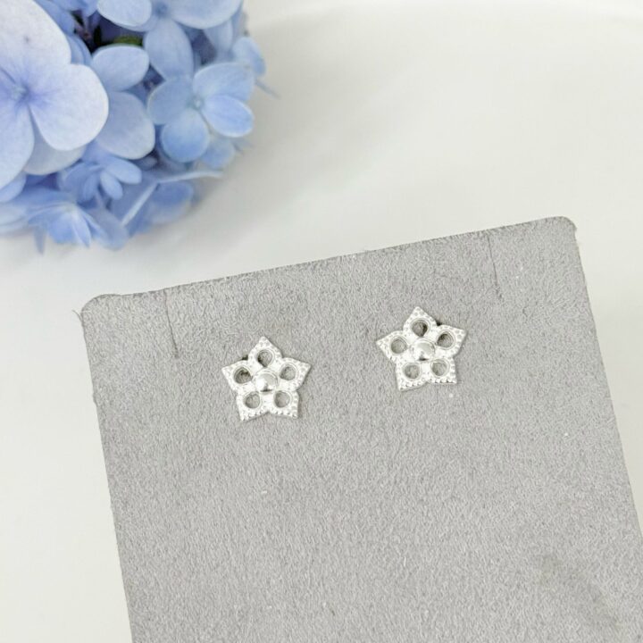 15345563057-whatsapp-image-2025-05-02-at-10-37-00.jpeg BRINCO FLOR - PRATA 925