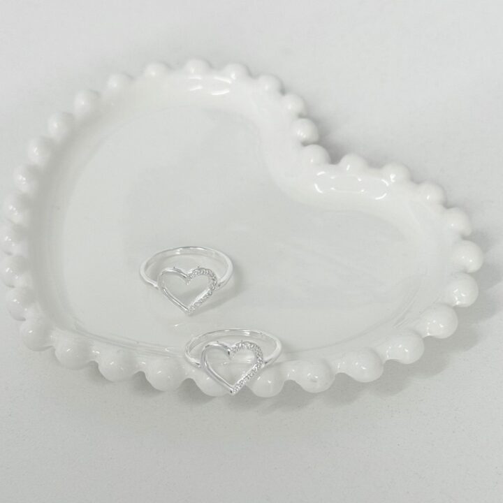 15350823605-whatsapp-image-2025-05-27-at-10-52-50.jpeg ANEL CORAÇÃO COM ZIRCÔNIAS - PRATA 925