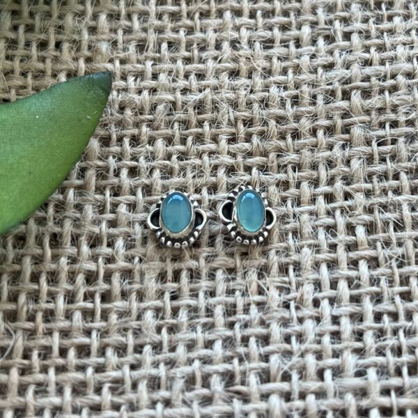 BRINCO OVAL / PEDRA NATURAL - PRATA BALI 925 - CALCEDÔNIA AZUL