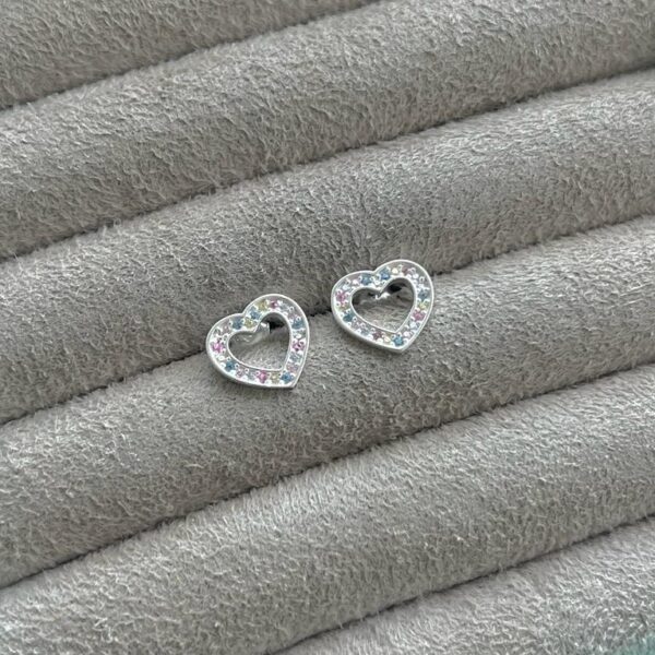 BRINCO CORAÇÃO VAZADO COLOR - PRATA 925