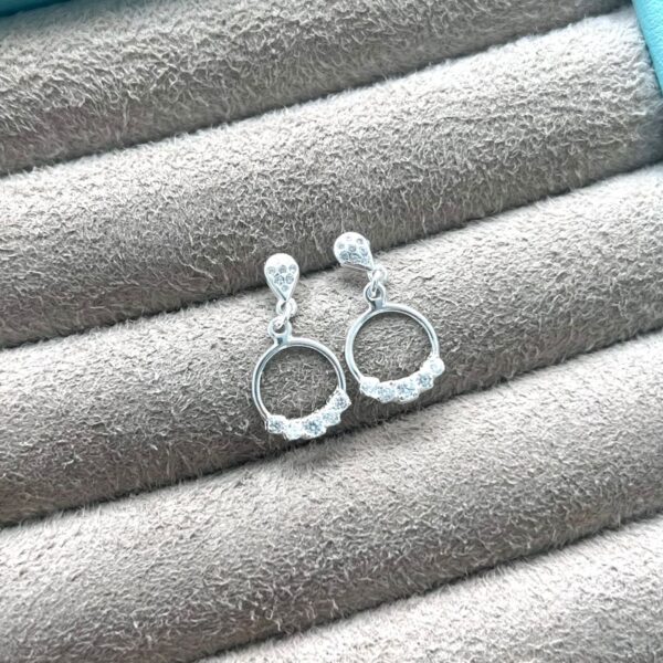 BRINCO CÍRCULO ZIRCÔNIAS - PRATA 925