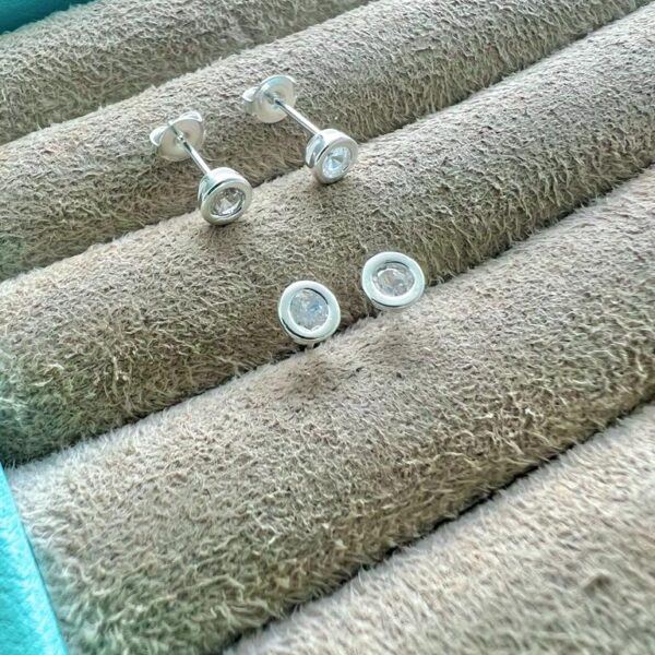 BRINCO REDONDO COM ZIRCÔNIA - PRATA  925