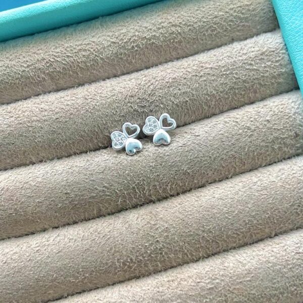 BRINCO TRÊS CORAÇÕES - PRATA 925