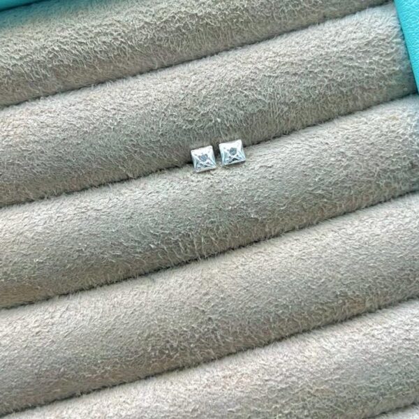 BRINCO QUADRADO - PRATA 925