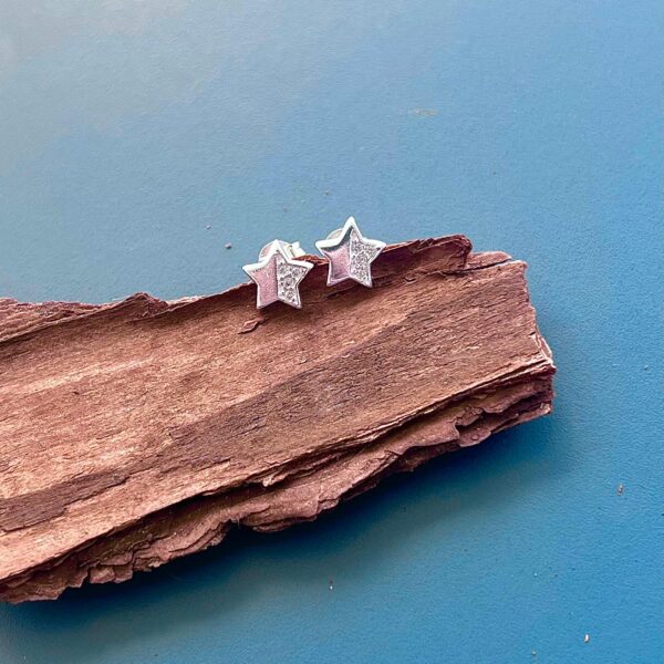 BRINCO ESTRELA COM ZIRCÔNIAS - PRATA 925